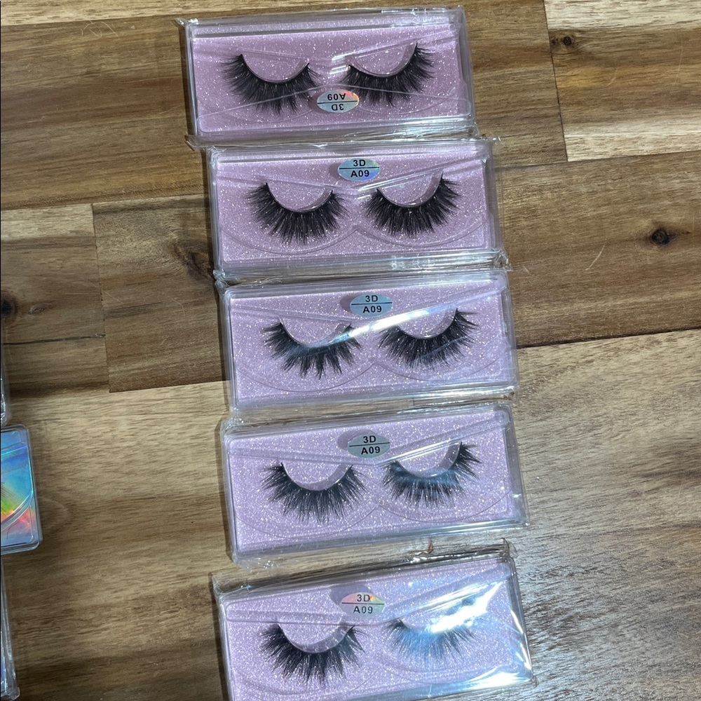 Lashes - Picture 16 of 16